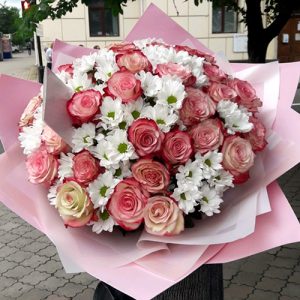 большой букет роз и хризантем в Кропивницком фото